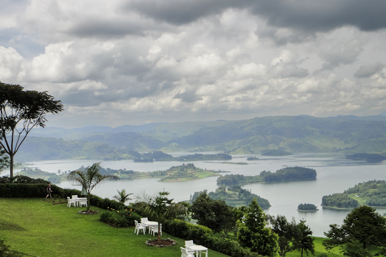 Luxury Uganda safari tailor-made group tour gorilla trekking Bwindi Queen Elizabeth Kibale
