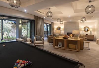 Intimate lodge spa and wellness options