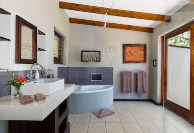 Large en-suite bathrooms