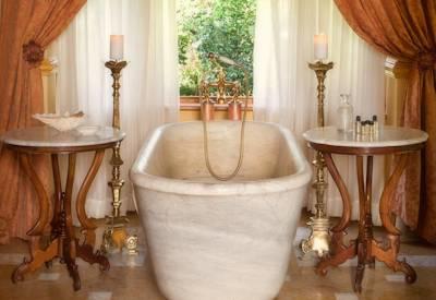 En-suite bathrroms with freestanding tubs