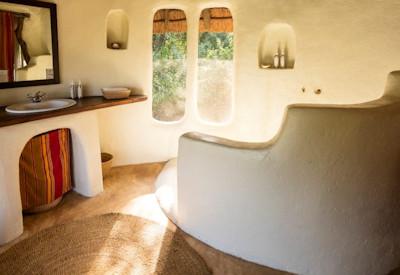 Large en-suite bathrooms